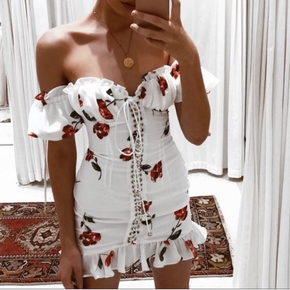 ❌❌SOLD!❌❌ Rose corset dress - Picture 2 of 4